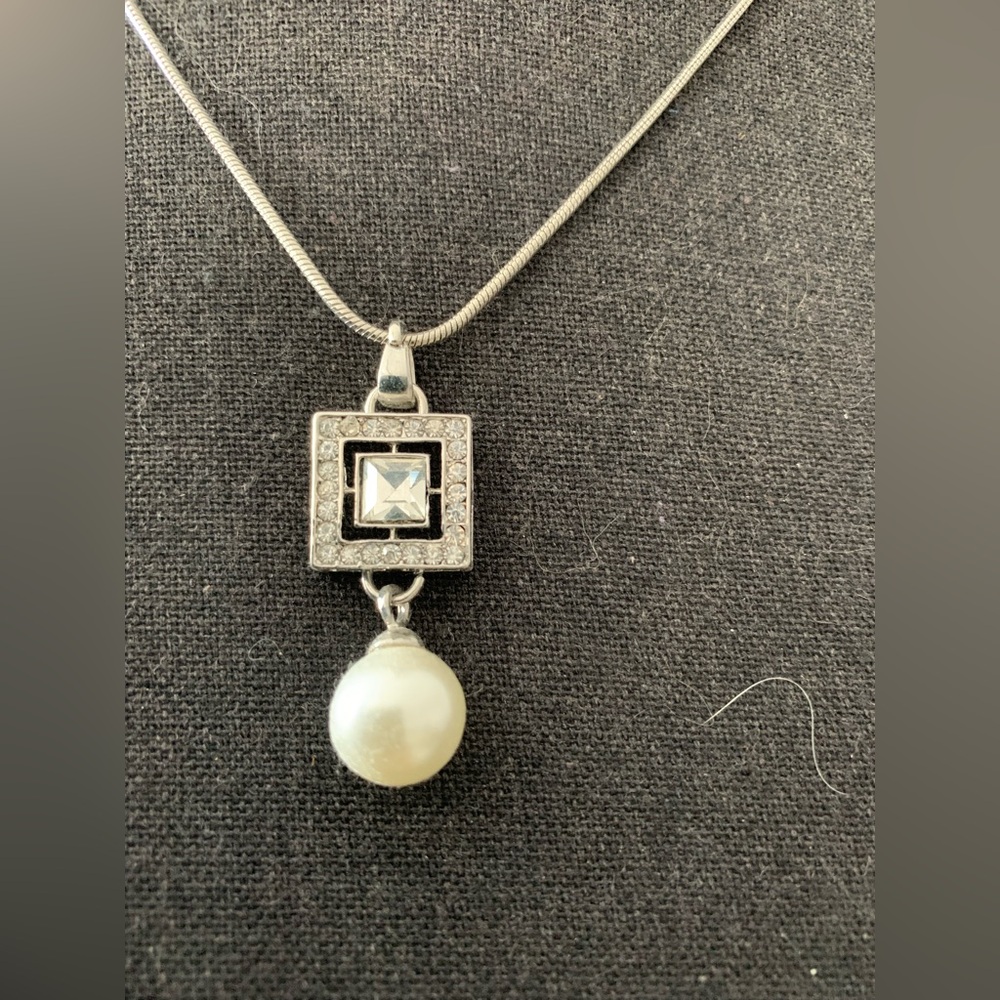 Elegant faux Pearl Necklace